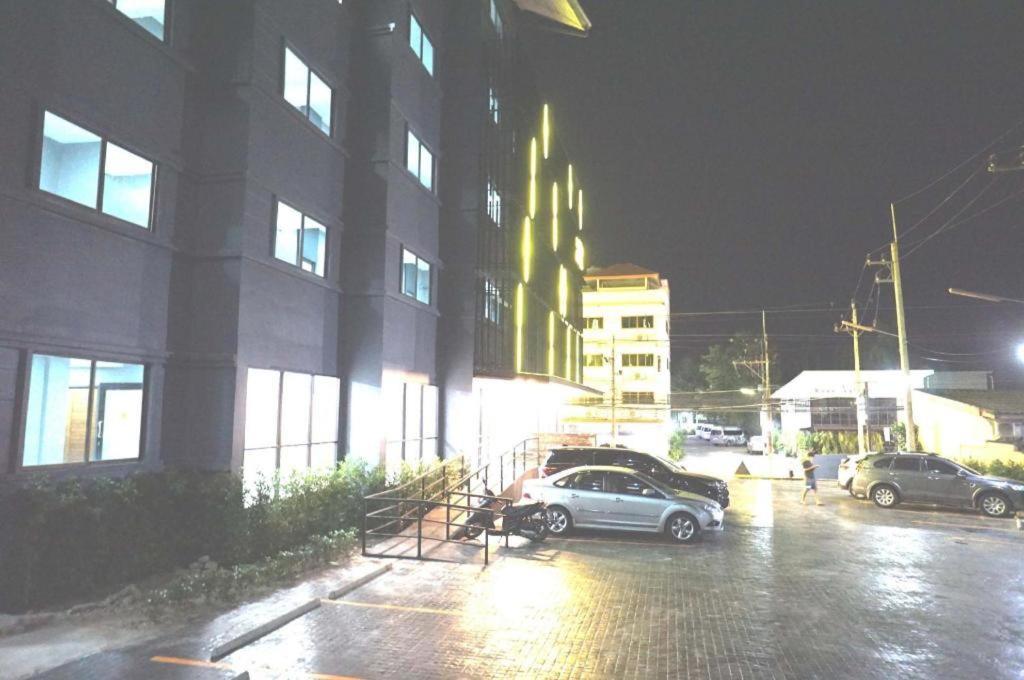 Prinn Hotel Rayong Exteriör bild
